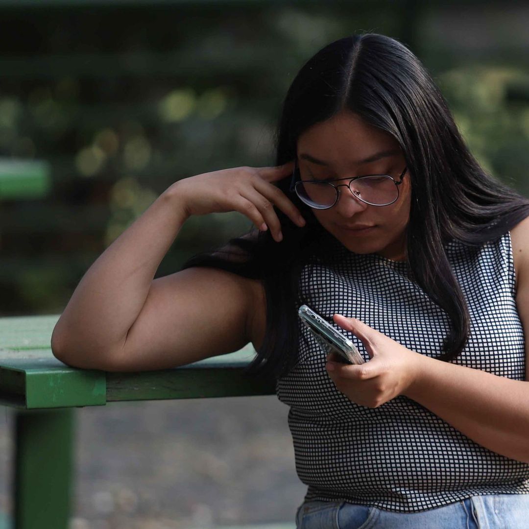 Usuaria del servicio de telefonía móvil. Foto: Cuartoscuro